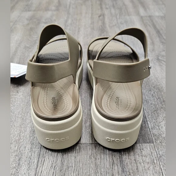 Crocs Women's Brooklyn Low Wedge Sandals - Size 8 *NWT* - Picture 4 of 7